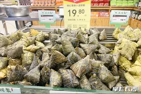 粽子提前上市！小龙虾粽、鲍鱼粽、辣条粽挑战你的味蕾图片