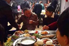 俗语：“菜不摆三，筷不成五，席不成六”，啥意思？图片