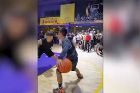 29秒丨太燃了！13岁独臂少年打球走红网络，易建联这样感叹图片