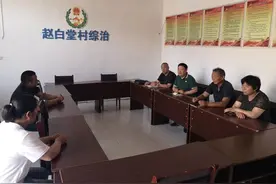 山东省政府办公厅派驻阎店楼镇“第一书记”开展爱心助学捐赠活动图片