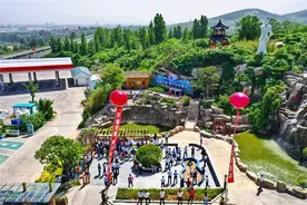 齐鲁交通发展集团：服务区展销农副产品，助力乡村产业振兴图片