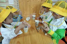 “小黄帽”“进餐隔板”助力安全开园图片