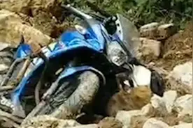 都江堰蒲虹路一女骑手坠崖，涉事路段有成都秋名山之称视频封面
