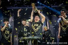 Uzi退役图片