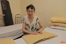 你眼中的10多页文字 盲人妈妈在志愿者帮助下用11天译成6本“书”图片