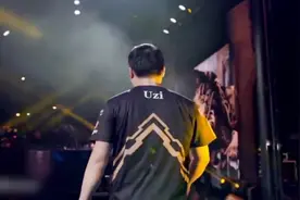 “世界第一ADC”Uzi简自豪因伤病宣布退役，昔日队友送上祝福视频封面