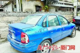 霸占通道多年，厦门思明南路附近一僵尸车被拖走图片