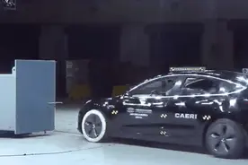 特斯拉Model 3中保研碰撞测试完成图片