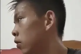 独臂篮球少年刷爆全网，连库里都在寻找他：继续做你自己图片