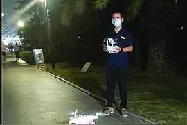 无人机高空劝导 垂钓者闻声收竿图片