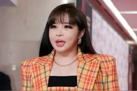 朴春脸庞浮肿亮相大钟奖 陷整形疑云引公司回应图片