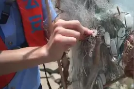 保护长江，志愿者打捞垃圾清理饮用水源地视频封面