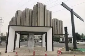 交通导流岛亮相长安街头 可遮阳挡雨或当休息驿站图片