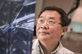 小伙起床耳朵沙沙作响，被不明原因耳聋折磨三年，竟然是它惹祸图片