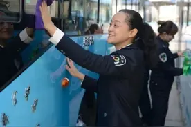 全国评选十大最美公交司机！为蚌埠的她投票吧图片
