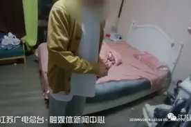 半夜，男子赤身裸体敲女邻居门“求抱抱”图片