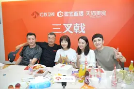 《三叉戟》主演助力湖北 董勇郝平陶红变“吃播”图片