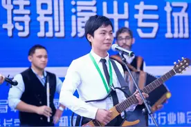 六六夜生活节｜参加“街头周末秀”艺人背后的故事：今晚放歌，唱给兄弟和爱人图片