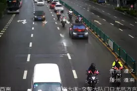 遵义一新人结婚用改装摩托车队开道，结果违法了……图片