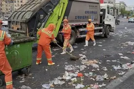 大连夜市因脏乱被叫停，管理跟上摆地摊才能长久图片