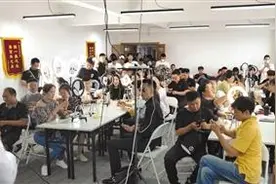 直播带货第一村的暴富梦：什么红卖什么 所有人都在赌图片
