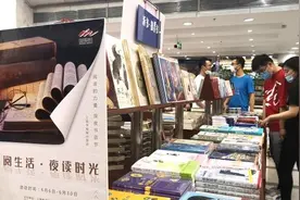 探访｜“深夜书店节”，讲述夜上海“书的故事”图片