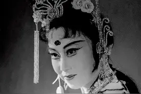 “六十五载华章、经典名段回顾”每日一曲│《牡丹仙子》选段“画栏前意徘徊”图片