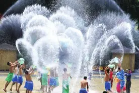 炎炎夏日觅清凉 泼水狂欢九顶塔图片