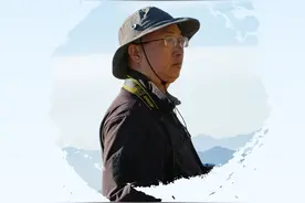 惊不惊险，刺不刺激，厉不厉害！和野生大熊猫玩“木头人”图片