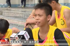 有梦想谁都了不起！14岁独臂少年张家城单手托起篮球梦图片