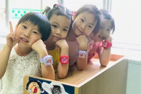 济南市纬二路幼儿园开学，萌娃们收到老师准备的小礼物欢喜雀跃图片