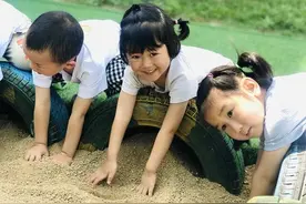 有娃大笑有娃哭，天桥区桑梓中心幼儿园的孩子们开学首日表情各异图片