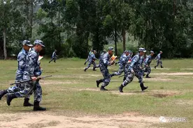 关注｜空军兵哥的轻武器实弹射击考核，你见过吗？图片