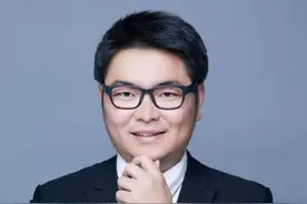 新青年上封面丨“80后”学者黄日涵：疫情让我看到这代青年人的责任感图片