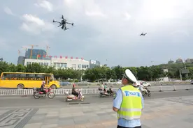 无人机喊话、抓赌…一支网红战队是如何诞生的？图片