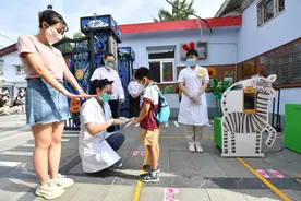 北京丰台第一幼儿园开学，分两批错峰入园图片