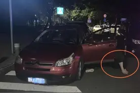 司机下车后，直接躺在地上睡着了？交警到场一查，他摊上事了图片