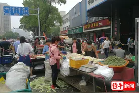 “地摊经济”火了！想摆就能摆吗？绍兴官方回复了图片