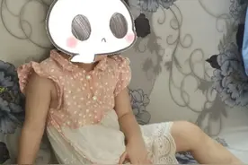 家长心太大！2岁幼儿小区门口独自徘徊近2小时，幸好有他们。。。图片