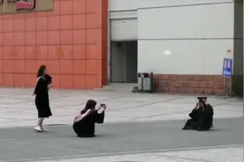 定制学士服拍照，留下青春和记忆图片