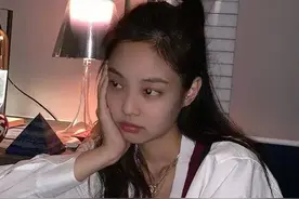 迷人计丨虞书欣带火的“大肠发圈”，当她戴上才知道发量多的重要性图片