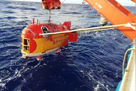 厉害又可爱！“海斗一号”无人潜水器达成万米下潜 网友：鱼儿都被它迷倒啦图片