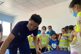 “小蚂蚁”感受烈火中逆行的力量图片