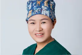 杨梅：坚守重症无怨悔 情系惠滇写春秋图片