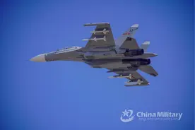 美国军机罕见飞过台湾上空 同一天解放军多架苏-30战机也现身台湾附近空域图片