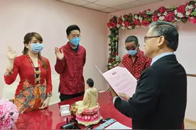 马来西亚迎来复工后首个婚姻注册小高峰图片