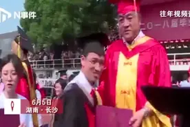因疫情错过毕业典礼，这所高校承诺每年都虚位以待图片