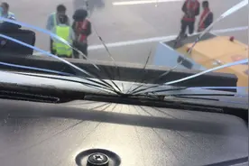 海航一波音737机械故障返航三亚！副驾风挡现裂纹，已换机重飞图片