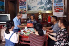 “导弹兵王”退休后首回休宁探母 称对于未来暂无具体安排图片