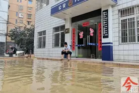 6月10日焦点图：柳州水上派出所变"水上派出所"图片